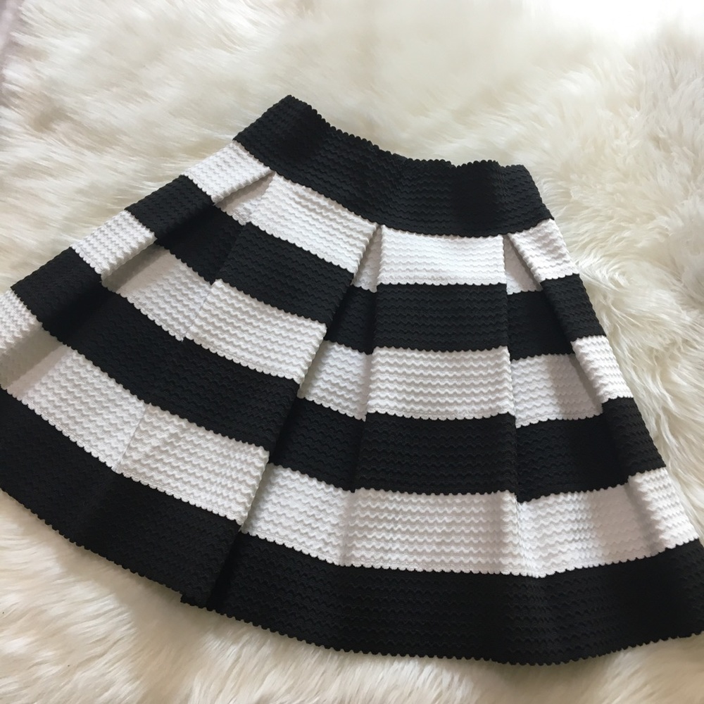 Springtime Pleated Bandage Skirt Black&White Md